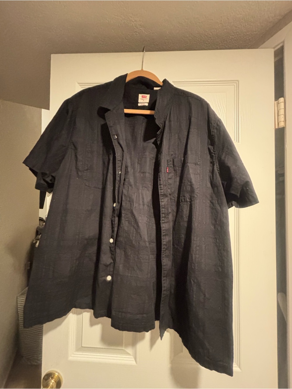 Levi's Men's Short-Sleeve Button-Down Shirt in Black